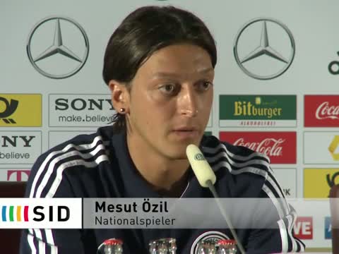 Mesut Özil lässt sich von Kritikern nicht beirren