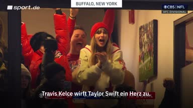 Jason Kelce feiert mit Swift