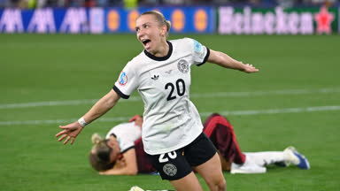 Völlig losgelöst: DFB-Frauen feiern wilde Hotelparty