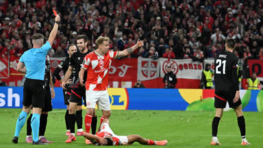 Übler Tritt von hinten! Mainz gegen Mostar in Überzahl