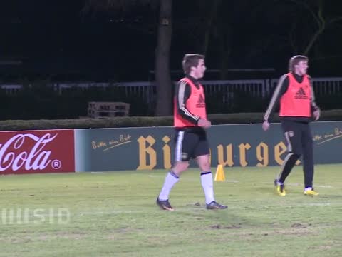 Löw macht den Etablierten Druck