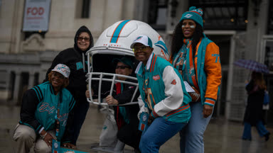 Dolphins-Fans trotzen Regenchaos Dolphins-Fans trotzen Regenchaos