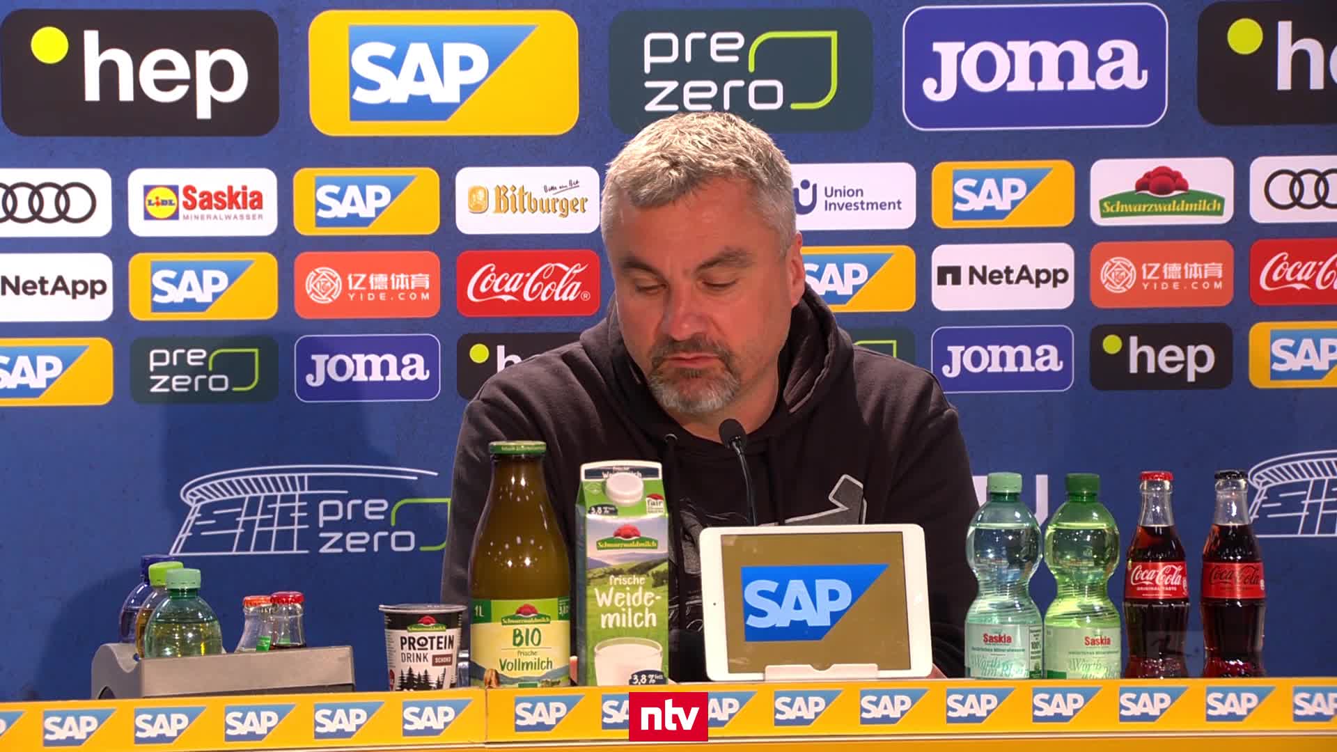 S04-Coach Reis "enttäuscht und entsetzt"