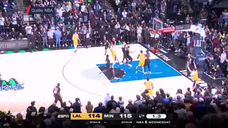 Reaves' Buzzer-Beater schockt die Wolves Reaves' Buzzer-Beater schockt die Wolves