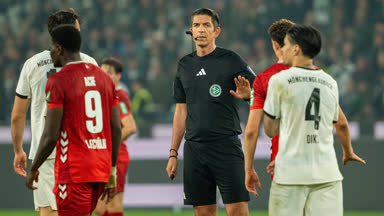 Seltene Bilder! So erlebte Aytekin das Rhein-Derby