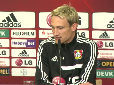 Mögliche Tabellenführung für Leverkusens Hyypiä "völlig egal"