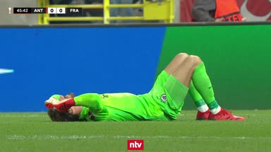 Highlights: Böller-Skandal bei Frankfurt-Spiel