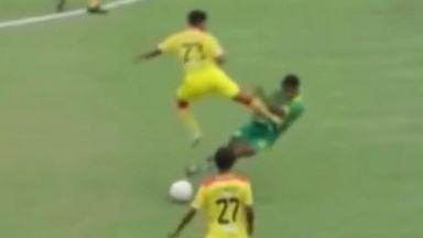 Lebenslange Sperre für dieses Horror-Foul Lebenslange Sperre für dieses Horror-Foul