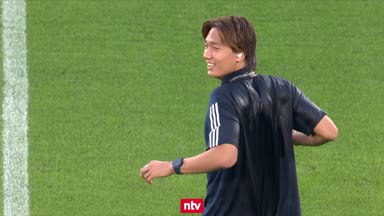 Japan-Profi flieht vor Rasensprenger