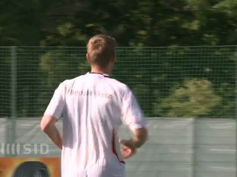 Problemzone Abwehr: Hat Mertesacker die Nase vorn?