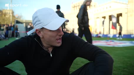 Reality-Star Calvin Kleinen im NFL-Fieber Reality-Star Calvin Kleinen im NFL-Fieber