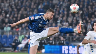 Highlights: Schalke spektakelt sich an die Spitze