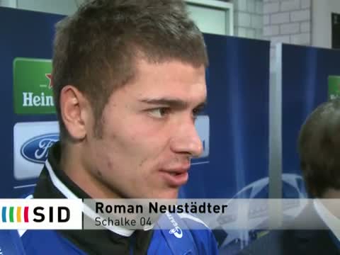 Schalke vergibt Matchball - bleibt aber Tabellenführer