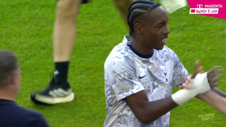 Mathys Tel beim FC Bayern verabschiedet
