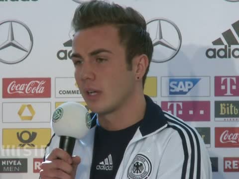 Trotz Kunstrasen: Götze will "temporeichen Fußball" spielen