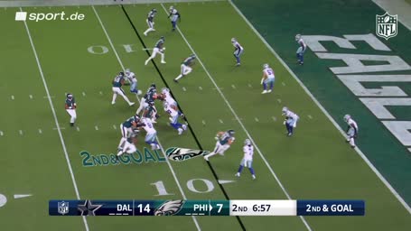 Hurts scrambelt unaufhaltsam in die Endzone
