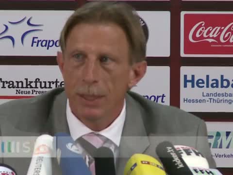 Daum verlässt das gesunkene Schiff