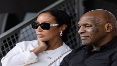 Was macht denn Box-Ikone Mike Tyson in Berlin?