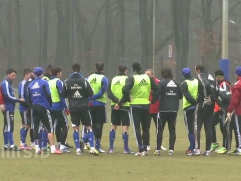 Mit Kapitän van der Vaart soll beim HSV die Trendwende her