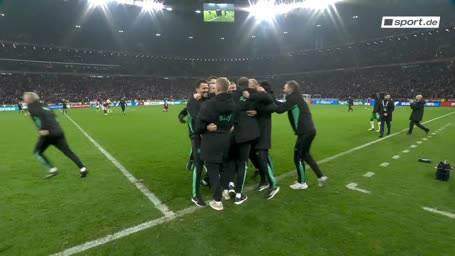 Nachspielzeit-Wahnsinn lässt Iren ausrasten Nachspielzeit-Wahnsinn lässt Iren ausrasten