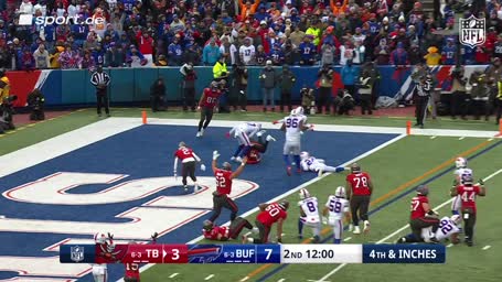 Mayfield täuscht an und springt zum TD Mayfield täuscht an und springt zum TD