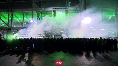Gladbach-Fans trotzen dem Geisterspiel