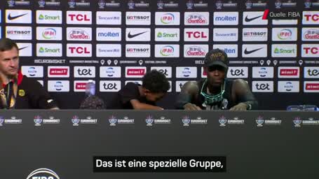 Teamkollegen crashen emotionale Schröder-PK