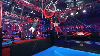 Dramatischer Zweikampf an der Wand!