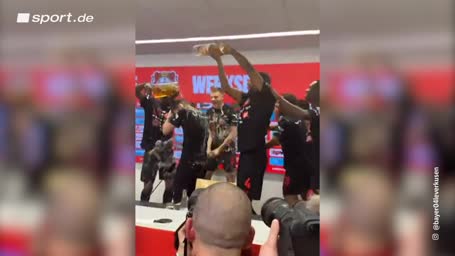 Bierduschen ohne Ende für Xabi Alonso