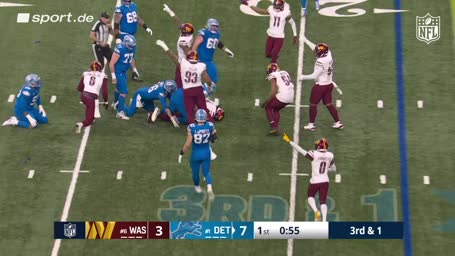 Armstrong erzwingt Fumble gegen Goff