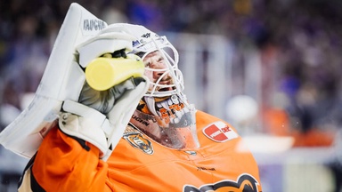 Historisches Tor: Goalie macht's selbst