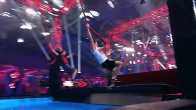 Zirkusartist gegen "Spiderman" - wer gewinnt?