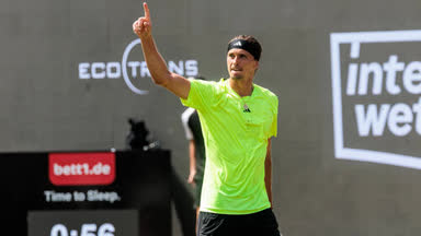Zverev gewinnt Hitzeschlacht gegen Shelton