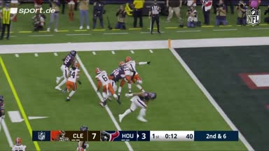 Collins findet die Endzone nach einem Screen
