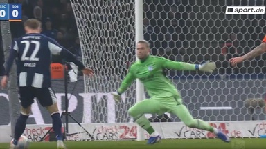 Karius macht sich breit und rettet Schalke