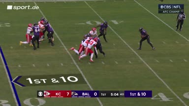 Lamar entgeht Sack, feuert Touchdown-Pass