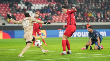 Irre Doppelchance: Freiburg bekommt den Ball nicht rein