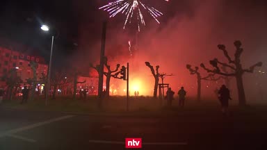 So feiern rund 200 BVB-Fans am Dortmunder Borsigplatz