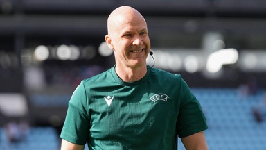 Kurios: Schiri braucht 2. Versuch beim Münzwurf