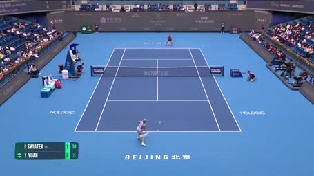 Highlights: Swiatek startet mit klarem Peking-Sieg