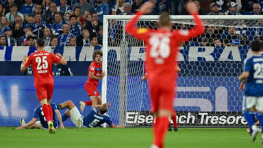 Autsch! Pfostencrashs stoppen Bundesliga-Profis