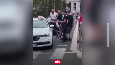 Betrunkener Tyson Fury tritt gegen Taxi