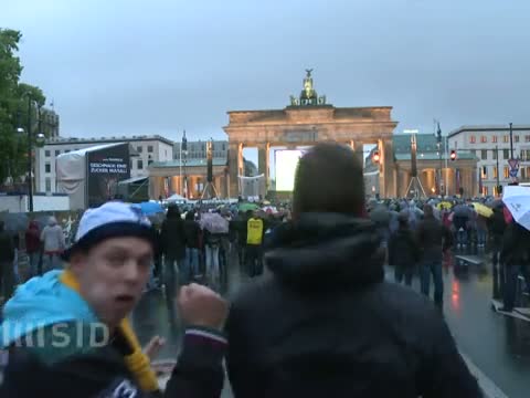 Party in München, Trauer in Dortmund, Leere in Berlin