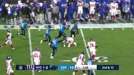 Jones wirft Horror-Interception in der Red Zone