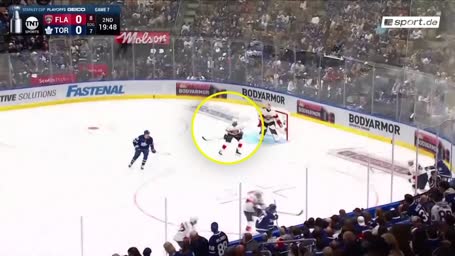 NHL-Referee geht nach heftigem Schlag K.o.