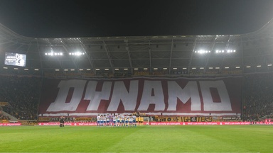 Dynamo-Choreo für verstorbene Vereinslegende Dynamo-Choreo für verstorbene Vereinslegende