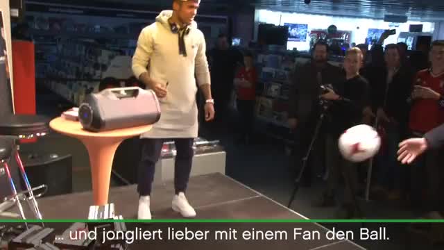 Bayern-Star Costa zaubert bei Autogrammstunde