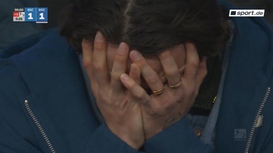 Reese leidet auf der Tribüne Reese leidet auf der Tribüne