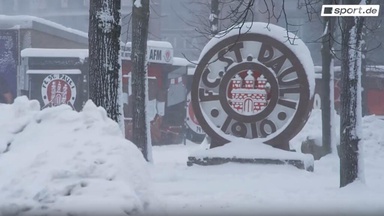 Bundesligaspiele drohen im Schnee zu versinken