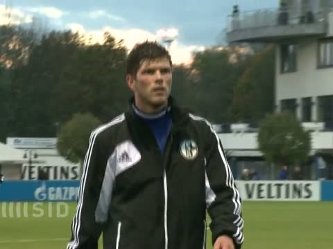 Bescherung auf Schalke: Huntelaar verlängert Vertrag bis 2015